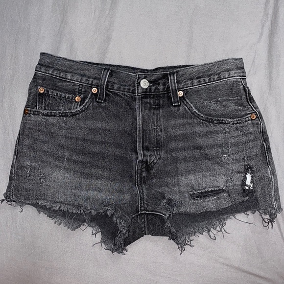 Levi’s 501 Distressed Denim Short Size 27 - Picture 1 of 5